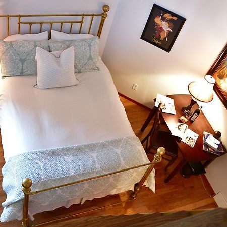 Summerhill Estate House Bed and Breakfast Kelowna Esterno foto