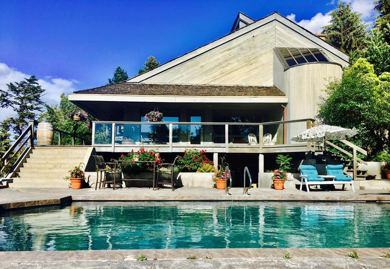Summerhill Estate House Bed and Breakfast Kelowna Esterno foto